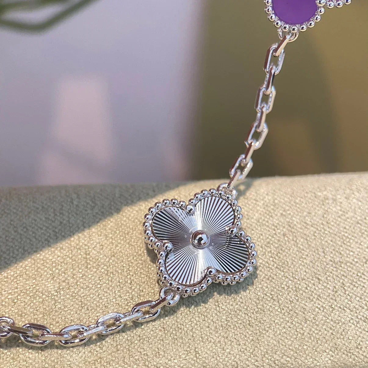 [LumiVibe] CLOVER 5 MOTIF VIOLET BRACELET COLLECTION