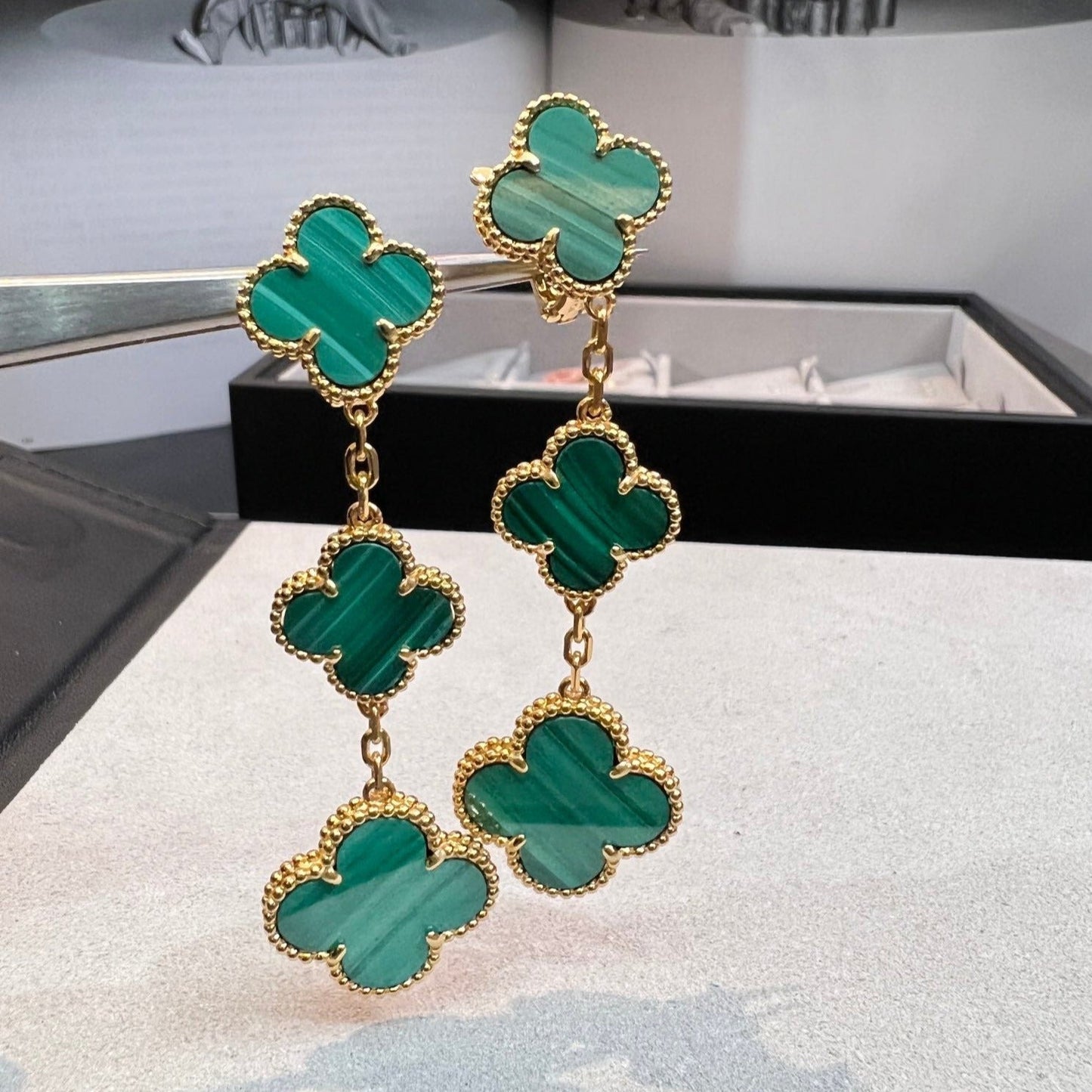 [LumiVibe]CLOVER MALACHITE 3 MOTIFS GOLD