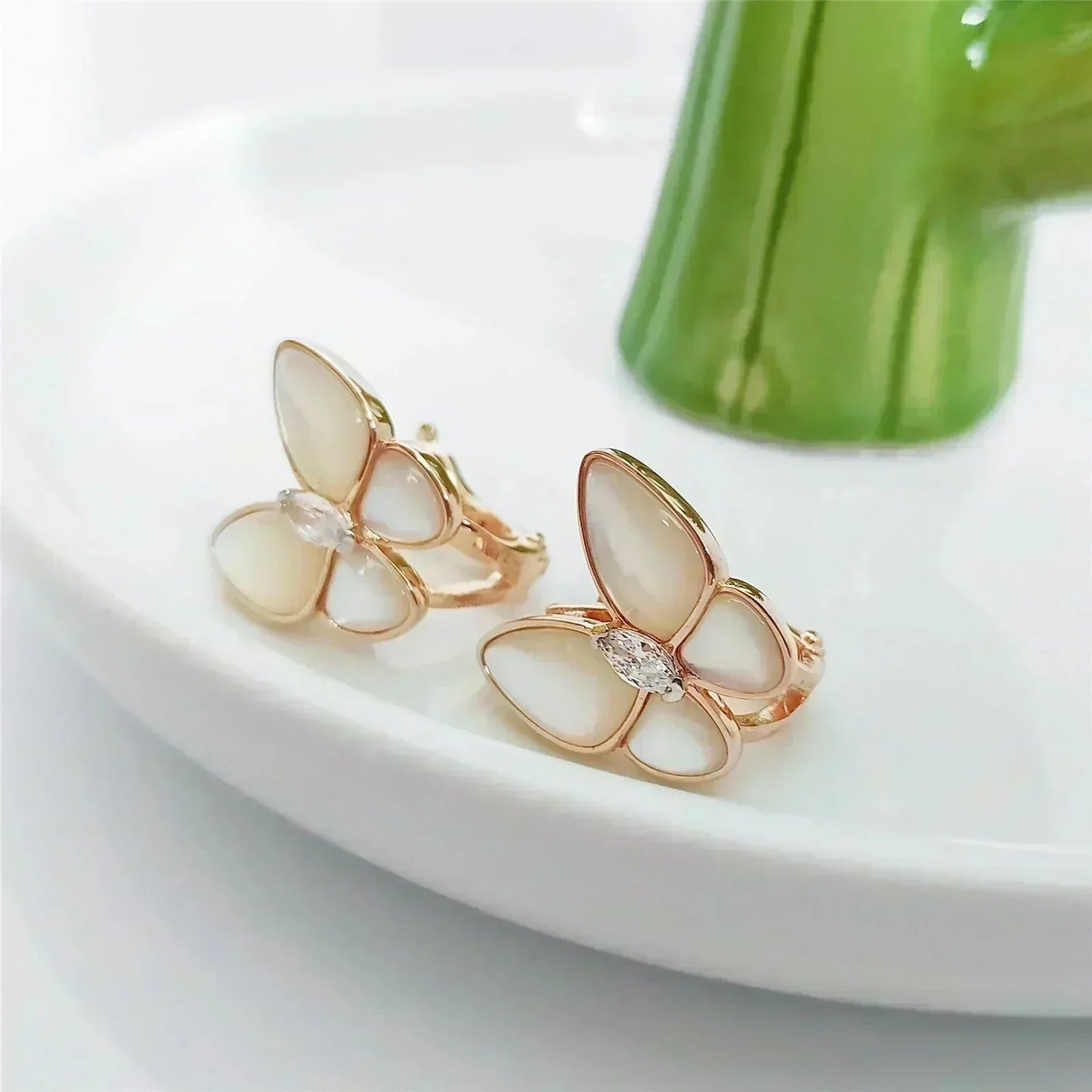 [LumiVibe]BUTTERFLY MOP DIAMOND EARRINGS