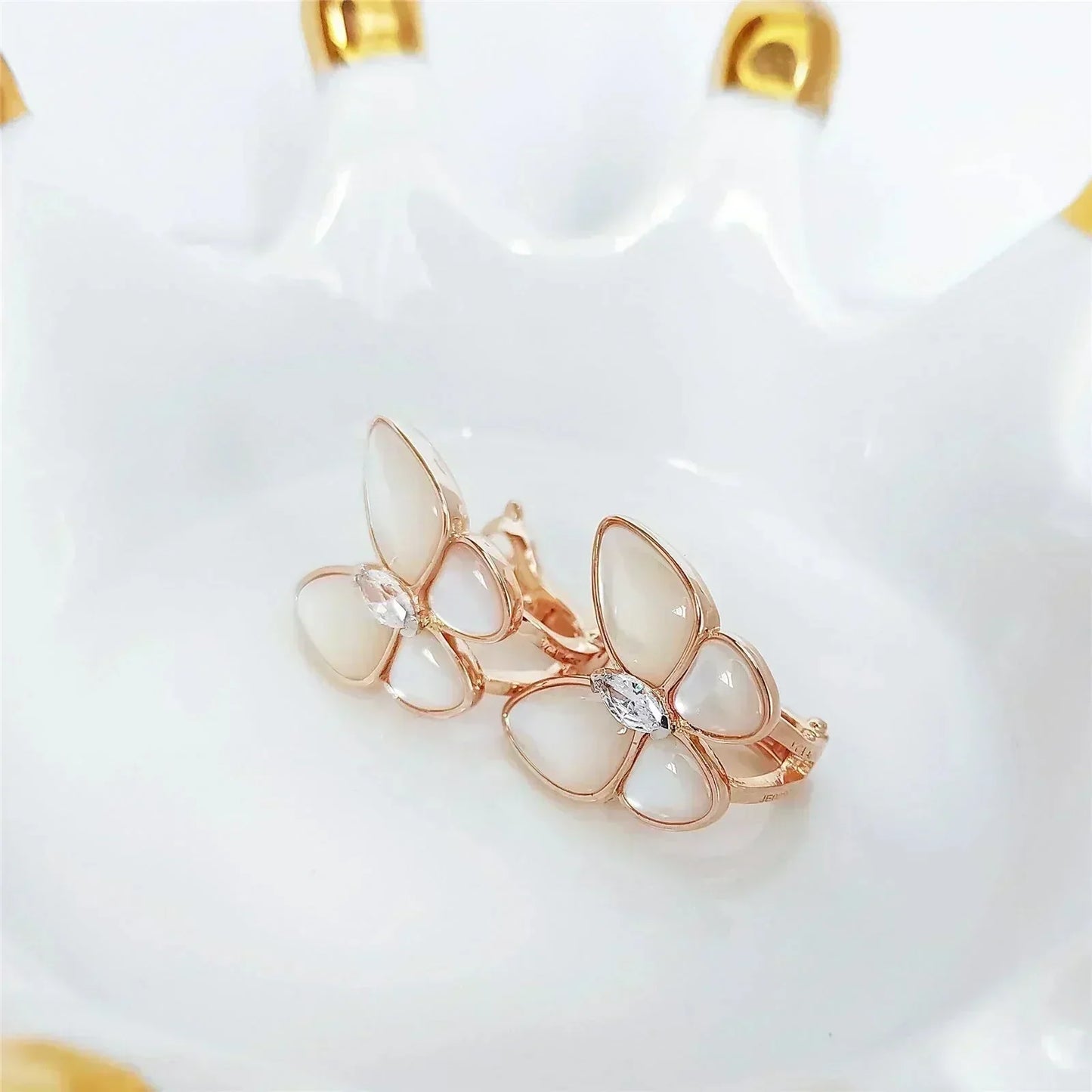 [LumiVibe]BUTTERFLY MOP DIAMOND EARRINGS