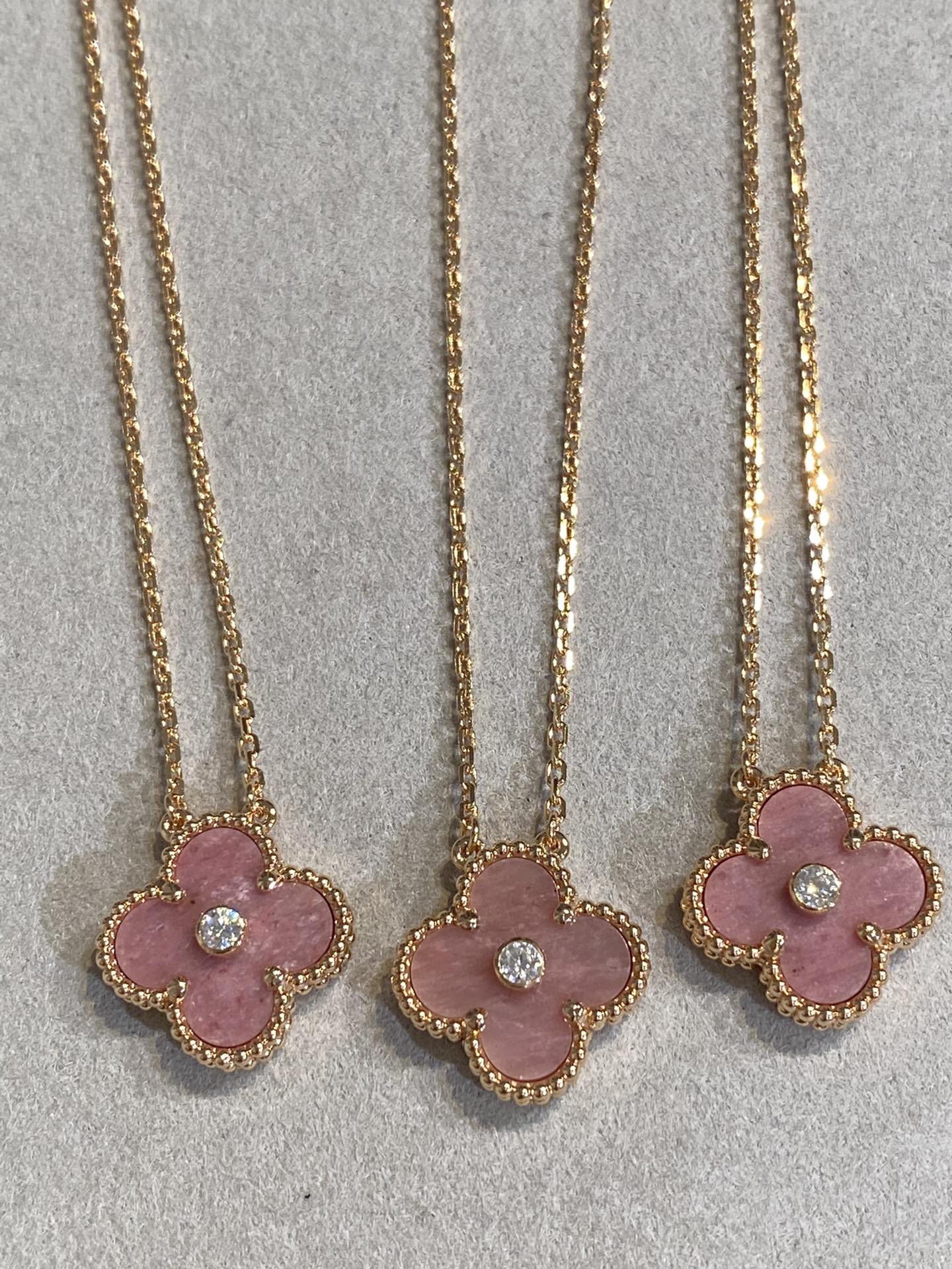 [LumiVibe]CLOVER 15MM DIAMOND RHODONITE NECKLACE