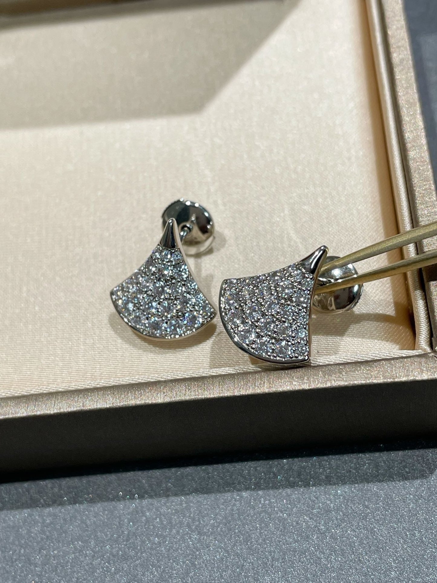 [LumiVibe]DREAM STUD EARRINGS DIAMOND
