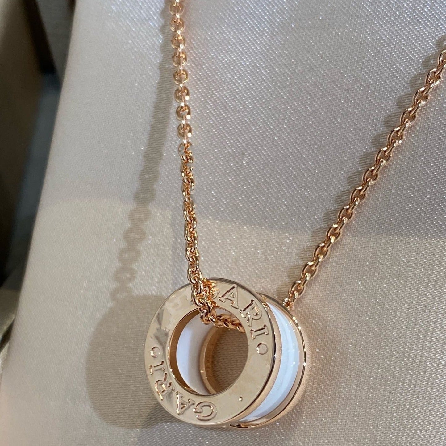 [LumiVibe]ZERO 1 WHITE CERAMIC PINK GOLD NECKLACE