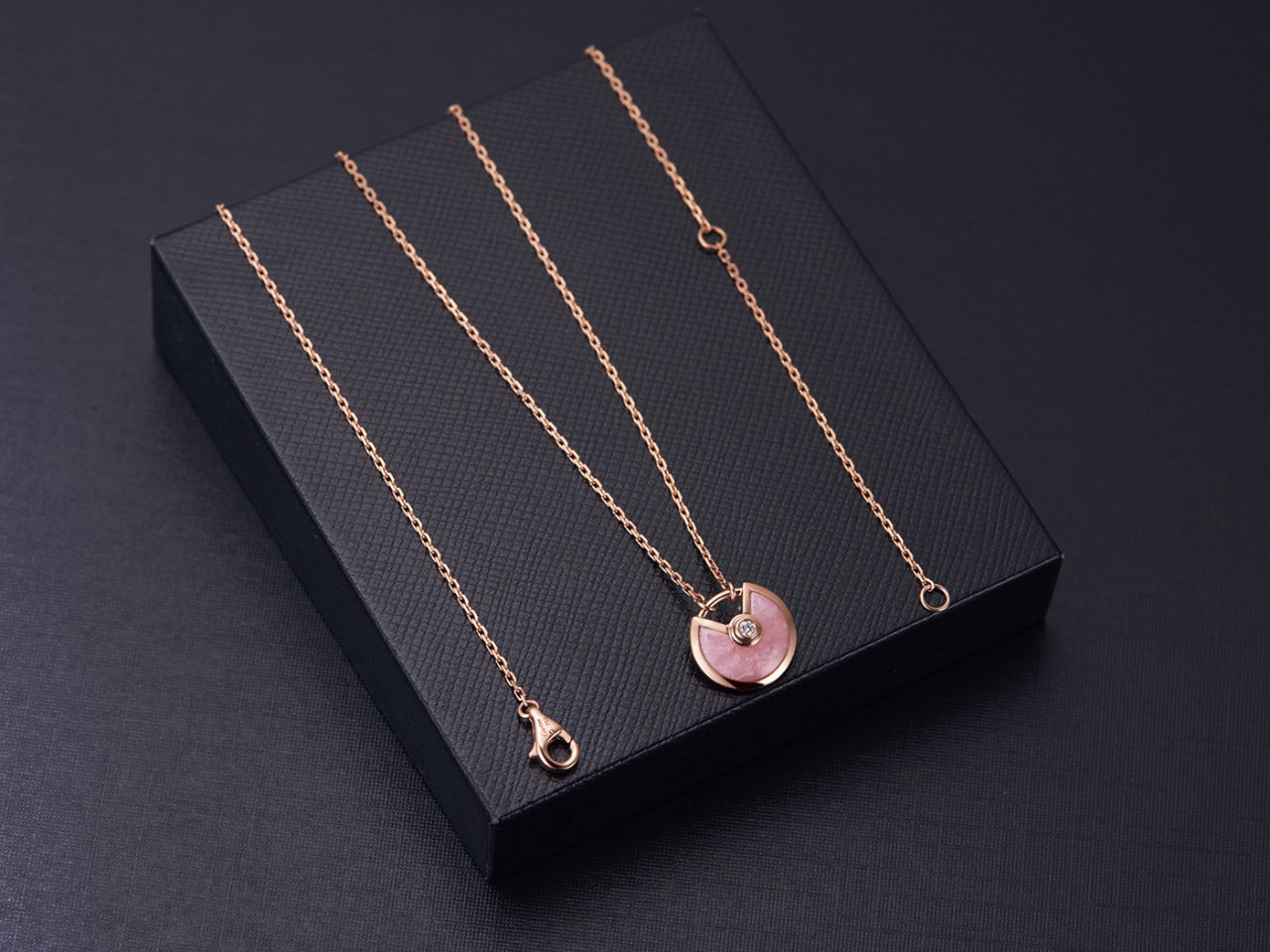 [LumiVibe]AMULETTE ROSE GOLD PINK MOP NECKLACE