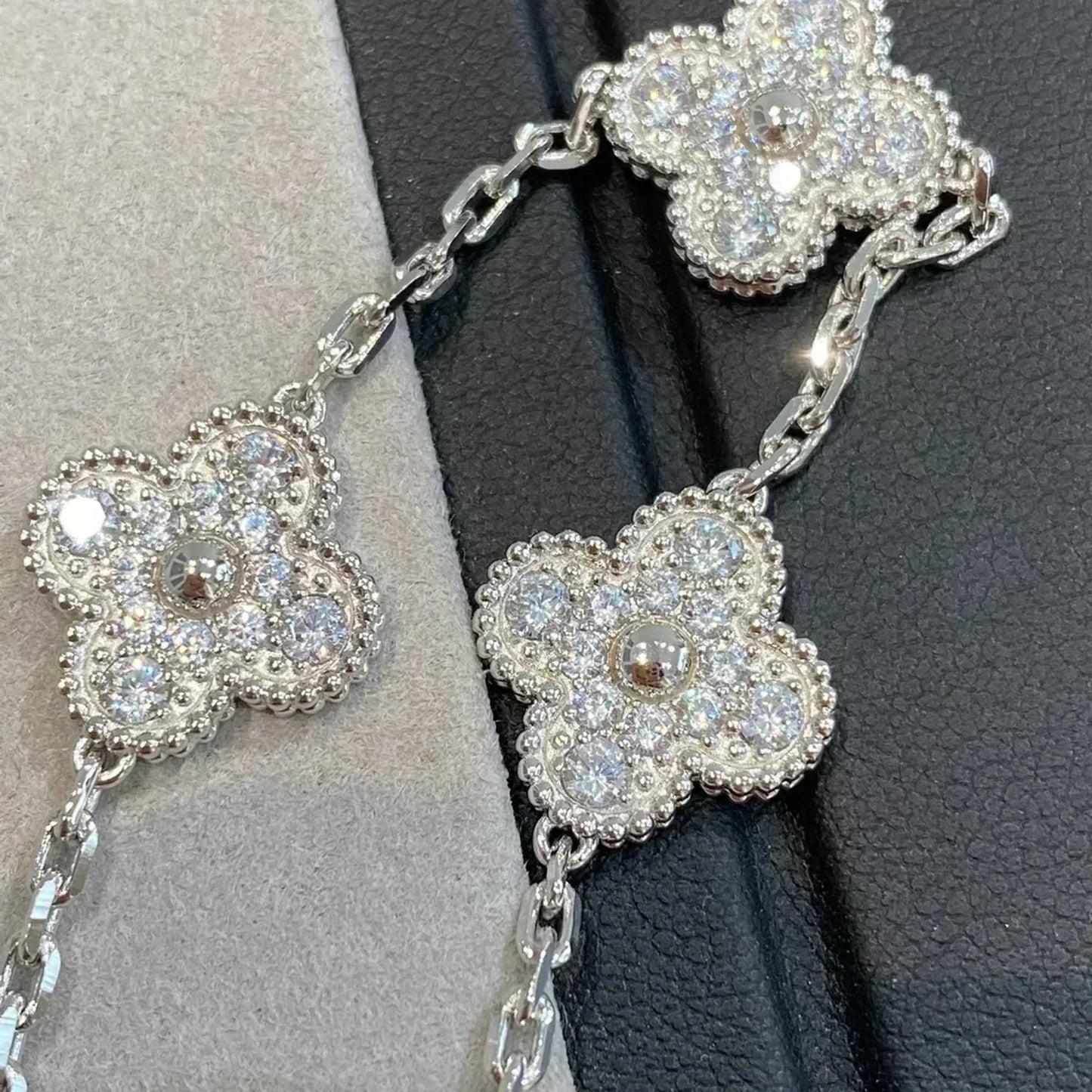 [LumiVibe] CLOVER 5 MOTIF FULL DIAMOND BRACELET COLLECTION