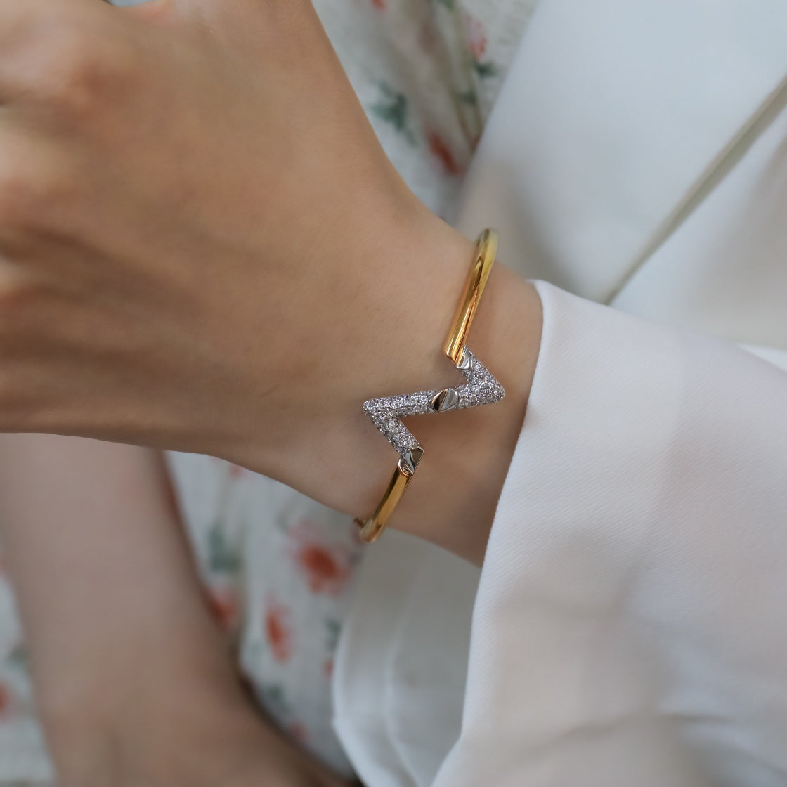 [LumiVibe]VOLTE UPSITE DOWN GOLD DIAMOND BRACELET