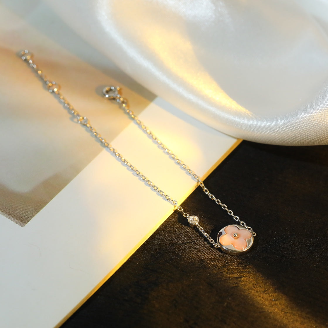 [LumiVibe]SUN MOTIF PINK MOP SILVER BRACELET