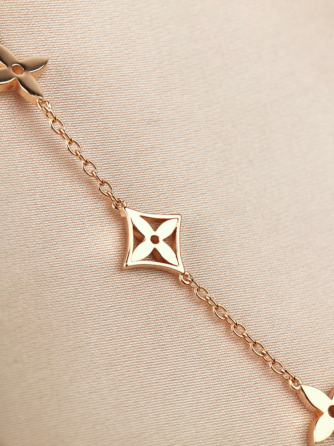 [LumiVibe]STAR AND SUN 7 MOTIFS GOLD BRACELET