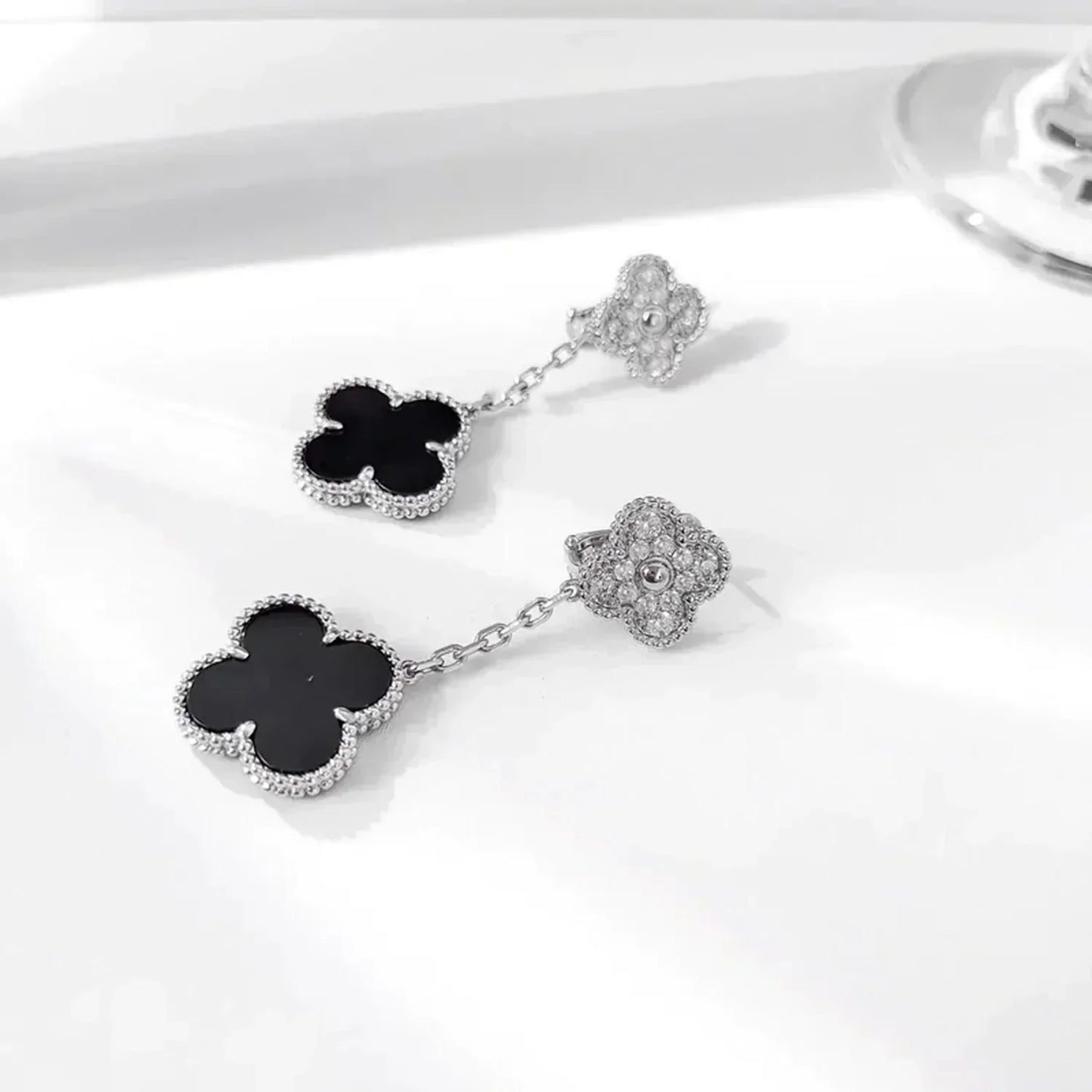 [LumiVibe]CLOVER 2 MOTIFS  DIAMOND ONYX EARRINGS SILVER