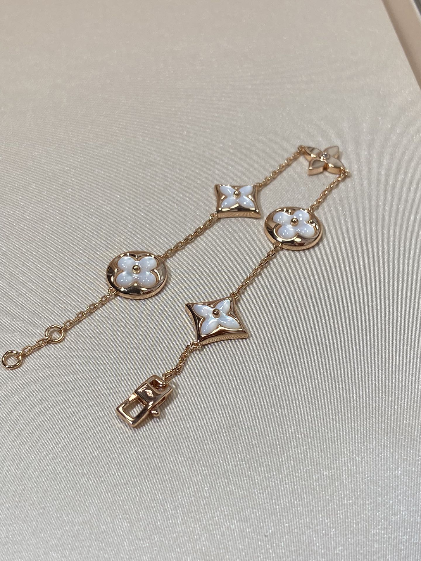 [LumiVibe]STAR AND SUN 5 MOTIF MOP PINK GOLD BRACELET