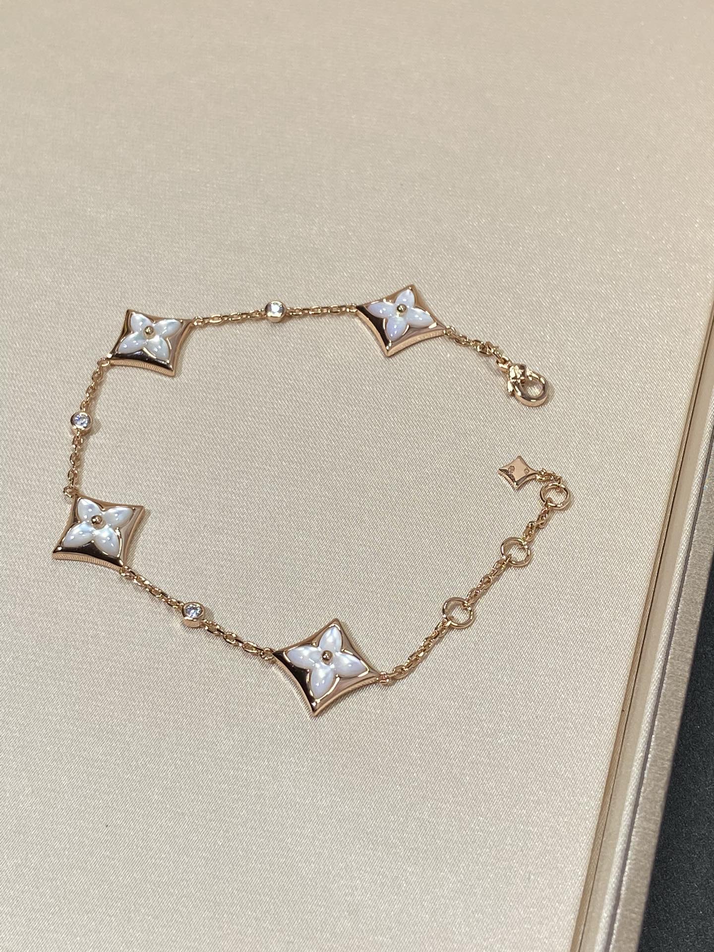 [LumiVibe]STAR 4 MOTIF MOP DIAMOND PINK GOLD BRACELET