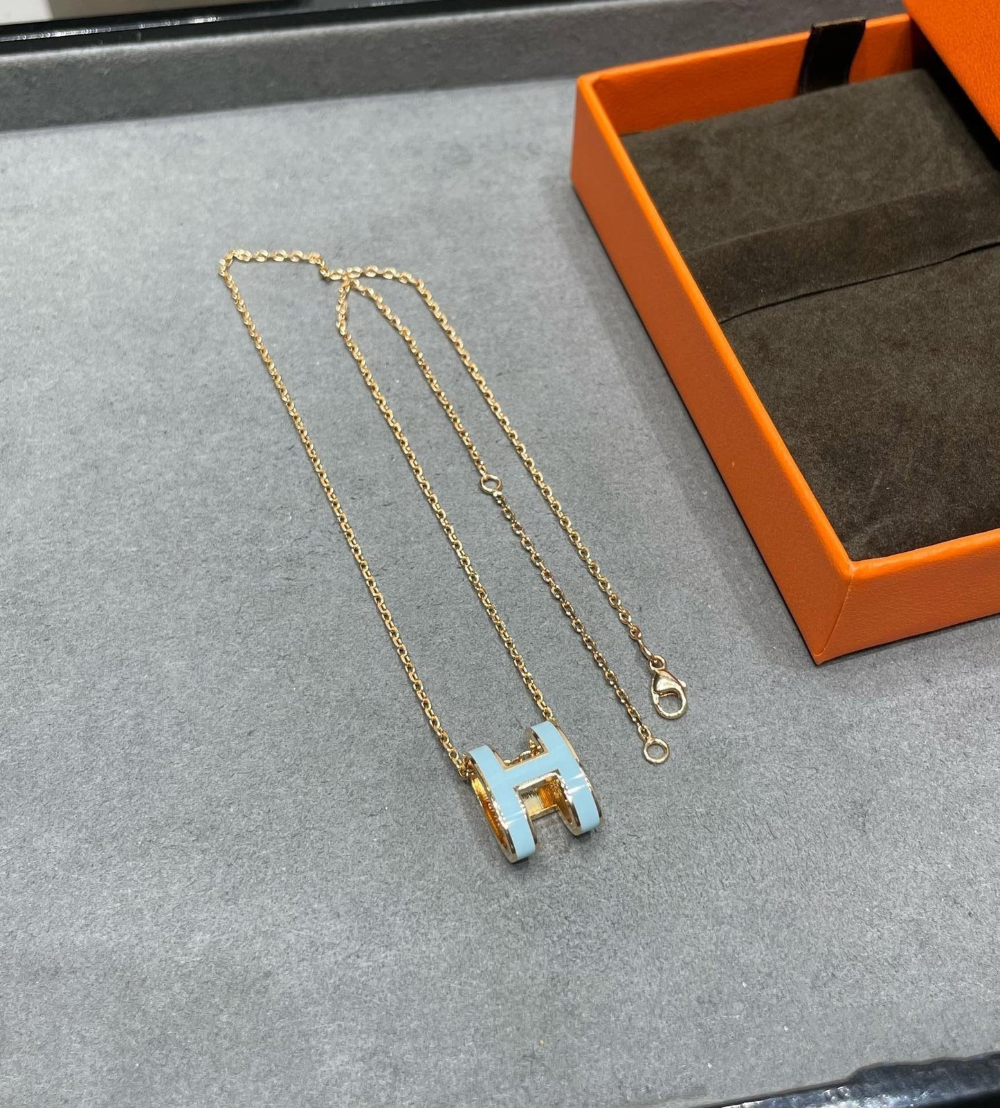 [LumiVibe]POP H SKY BLUE NECKLACE
