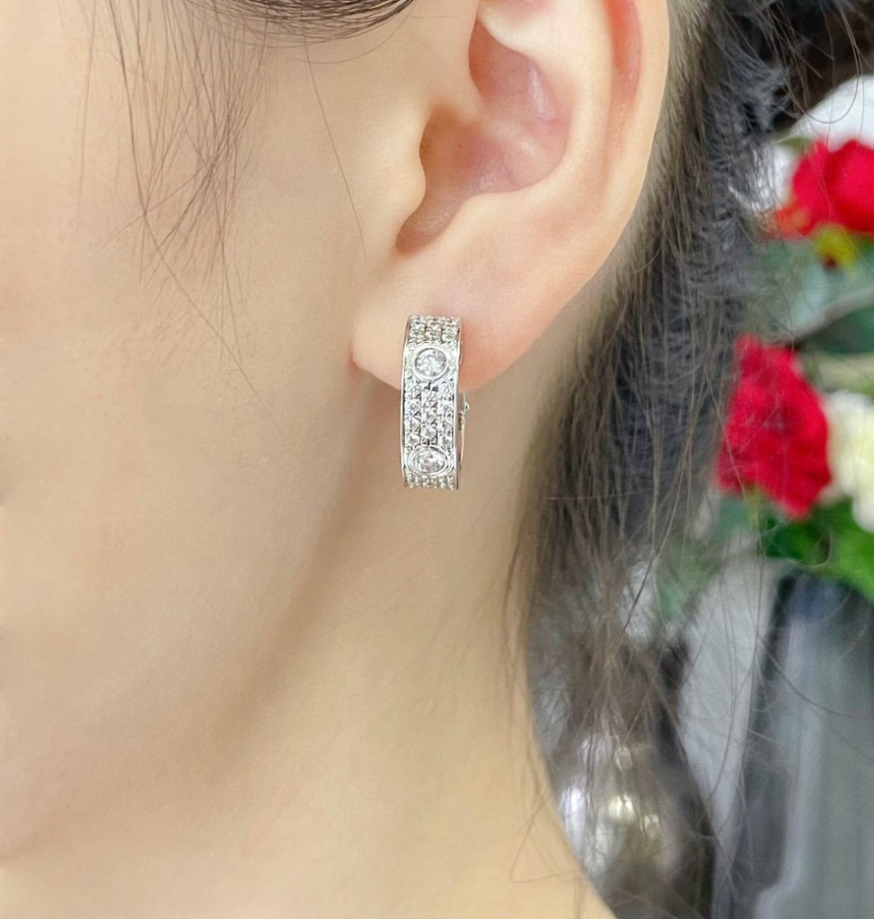 [LumiVibe]LOVE 5.5MM DIAMOND PAVED EARRINGS