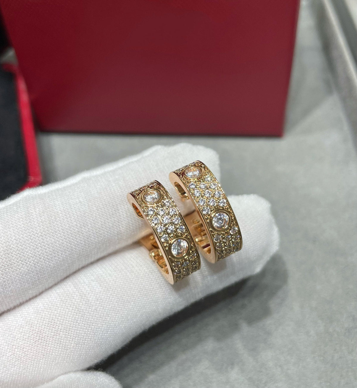 [LumiVibe]LOVE 5.5MM DIAMOND PAVED EARRINGS