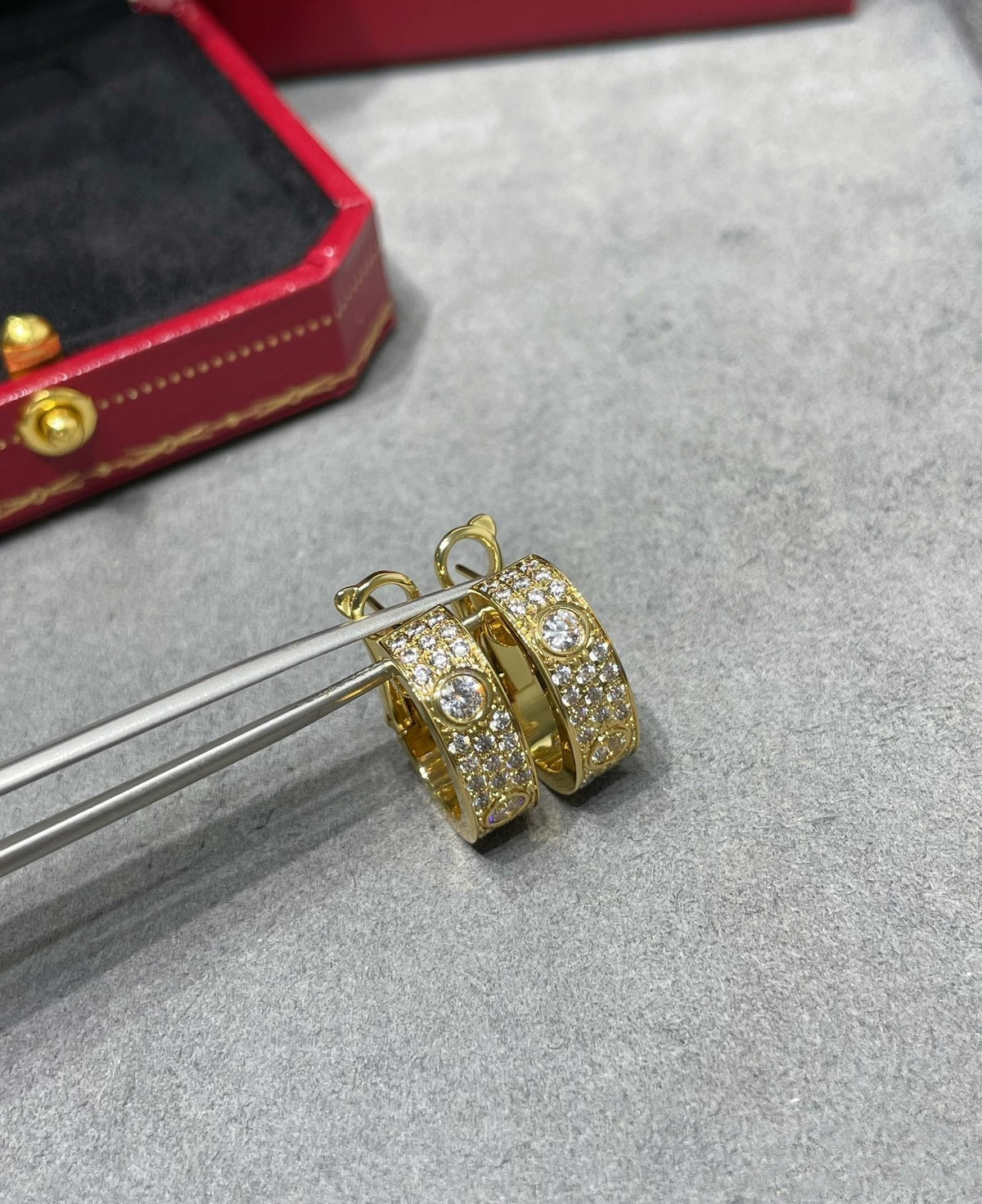 [LumiVibe]LOVE 5.5MM DIAMOND PAVED EARRINGS