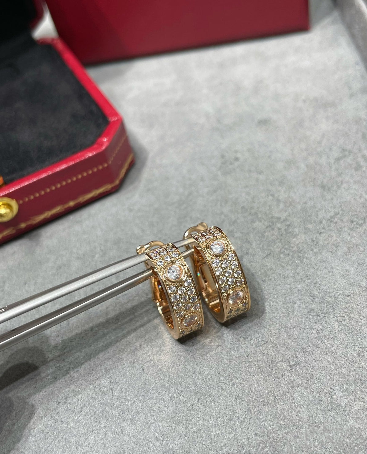 [LumiVibe]LOVE 5.5MM DIAMOND PAVED EARRINGS