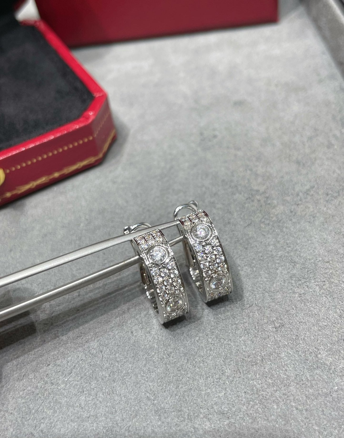 [LumiVibe]LOVE 5.5MM DIAMOND PAVED EARRINGS
