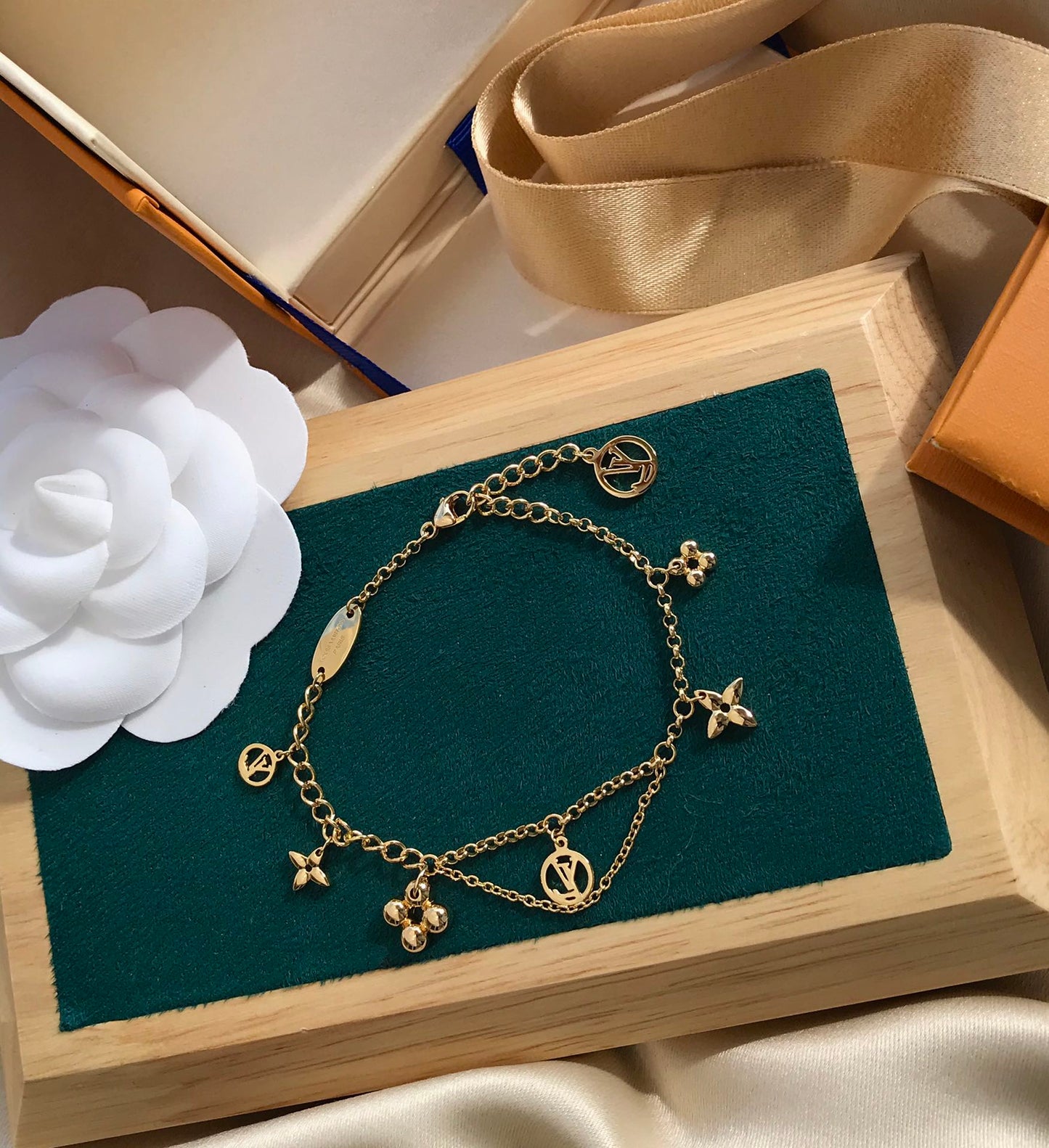 [LumiVibe]BLOOMING PINK GOLD MOP BRACELET