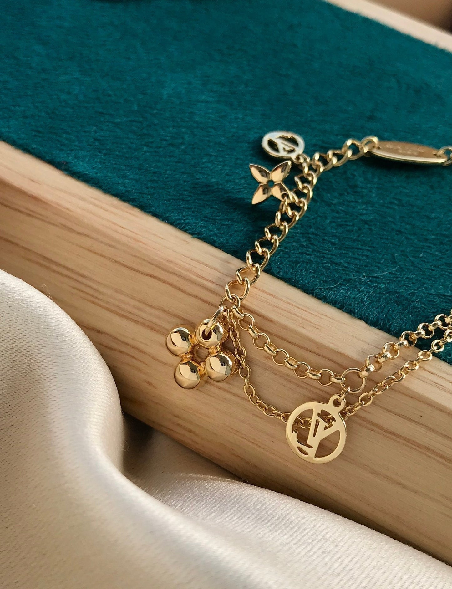 [LumiVibe]BLOOMING PINK GOLD MOP BRACELET