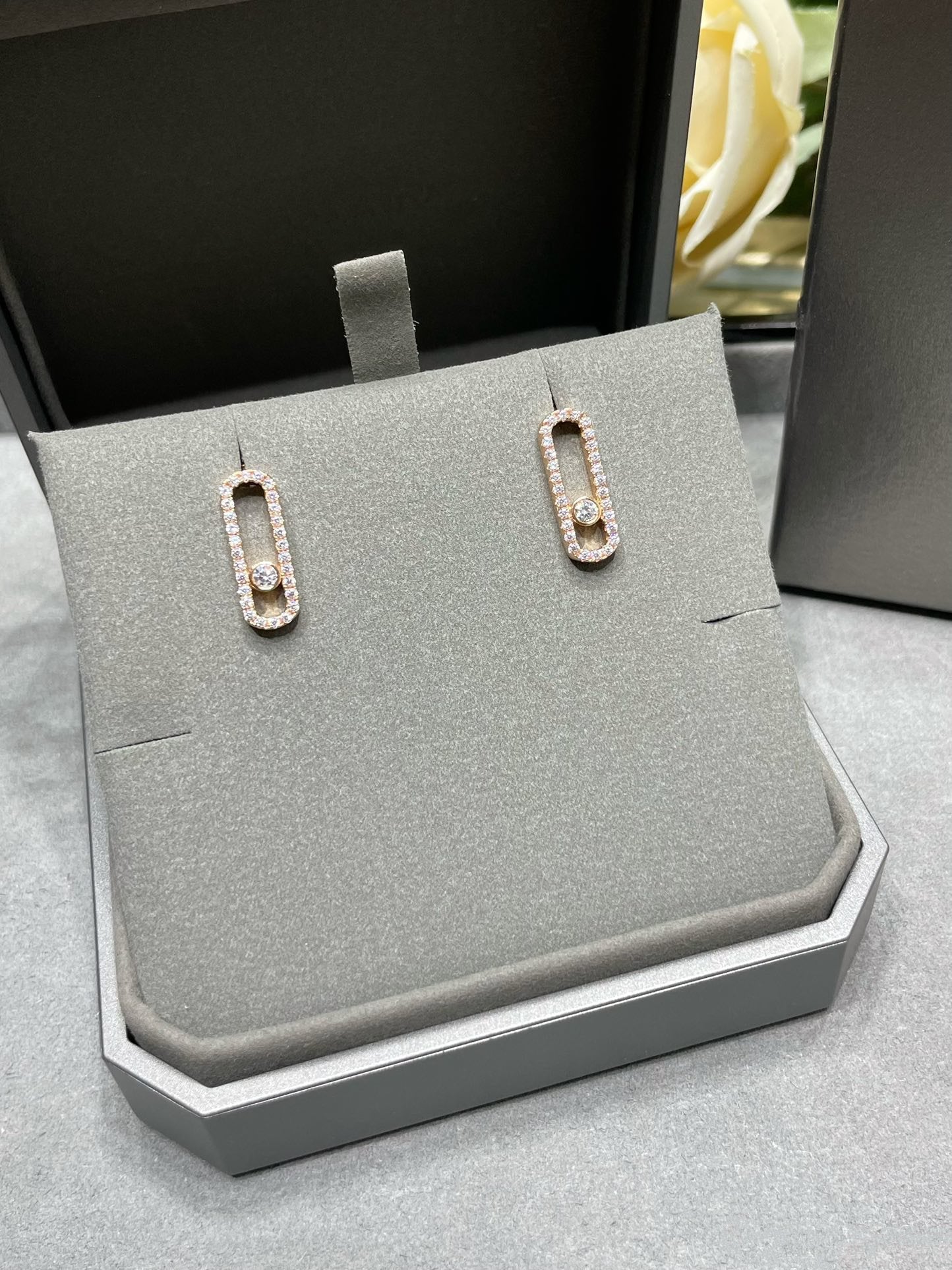 [LumiVibe]MOVE UNO STUD DIAMOND PAVED EARRINGS
