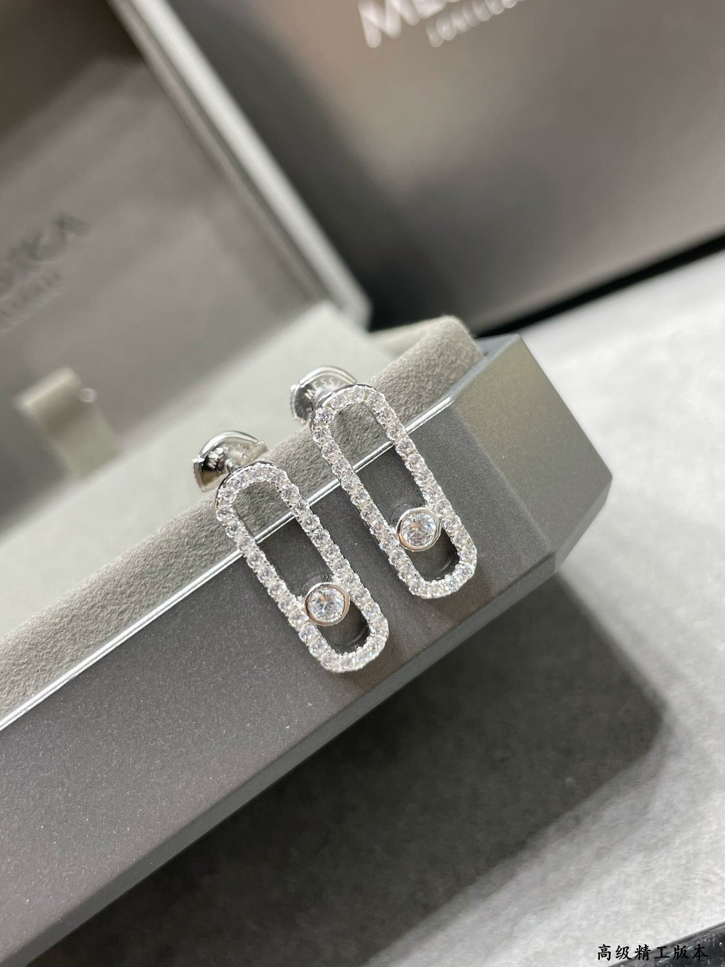 [LumiVibe]MOVE UNO STUD DIAMOND PAVED EARRINGS