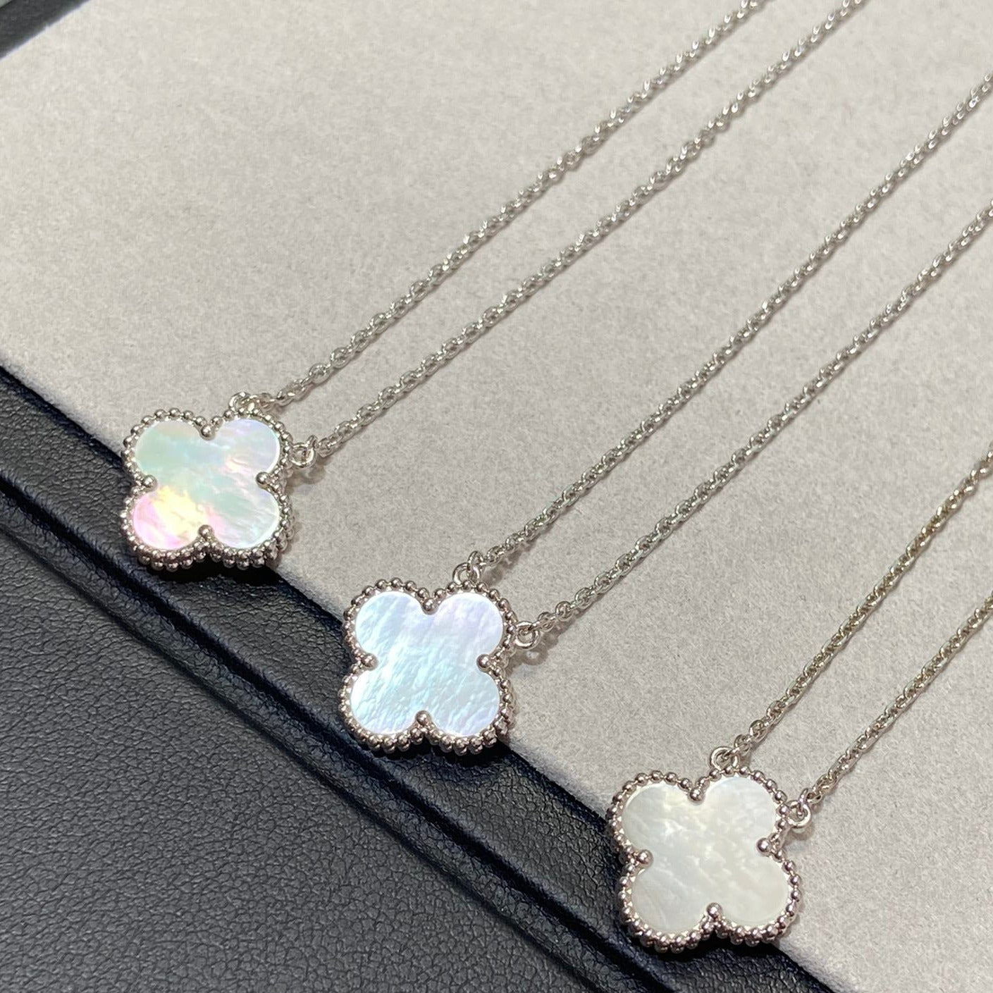 [LumiVibe]CLOVER MEDIUM SILVER WHITE MOP NECKLACE