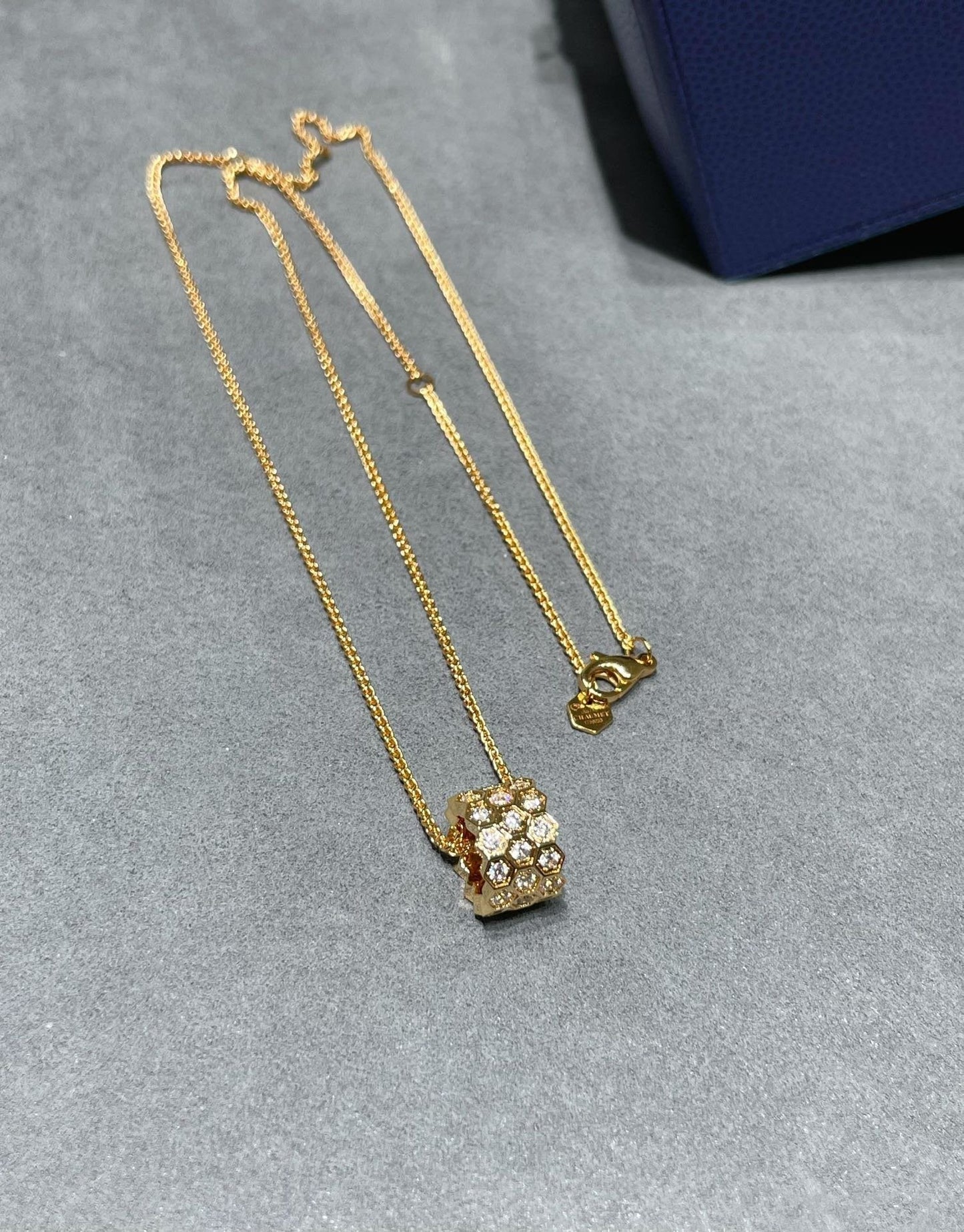 [LumiVibe]BEE LOVE DIAMOND PAVED 3 ROW NECKLACE