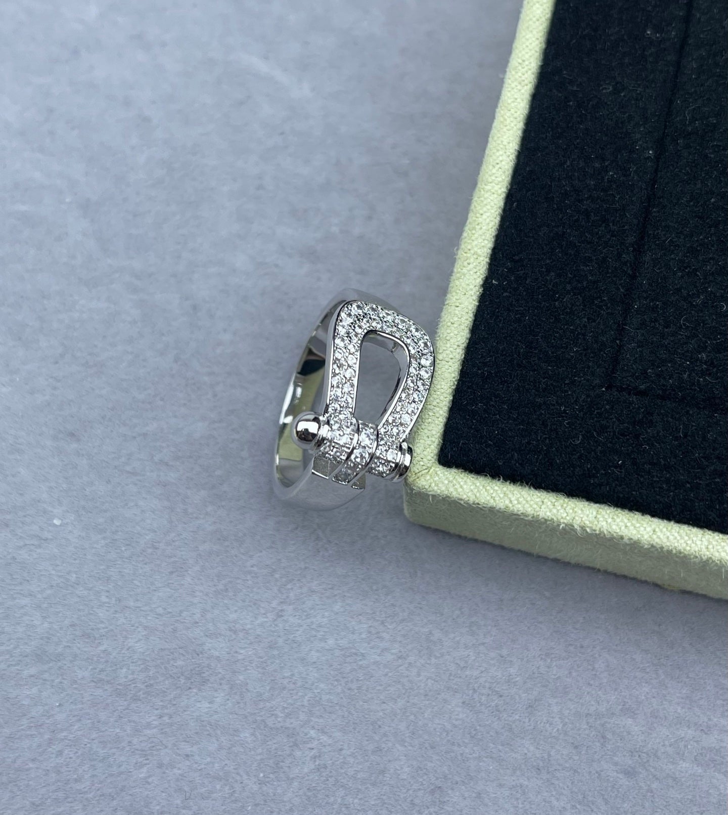 [LumiVibe]Wide Hoof-Shaped Diamond-Studded Ring