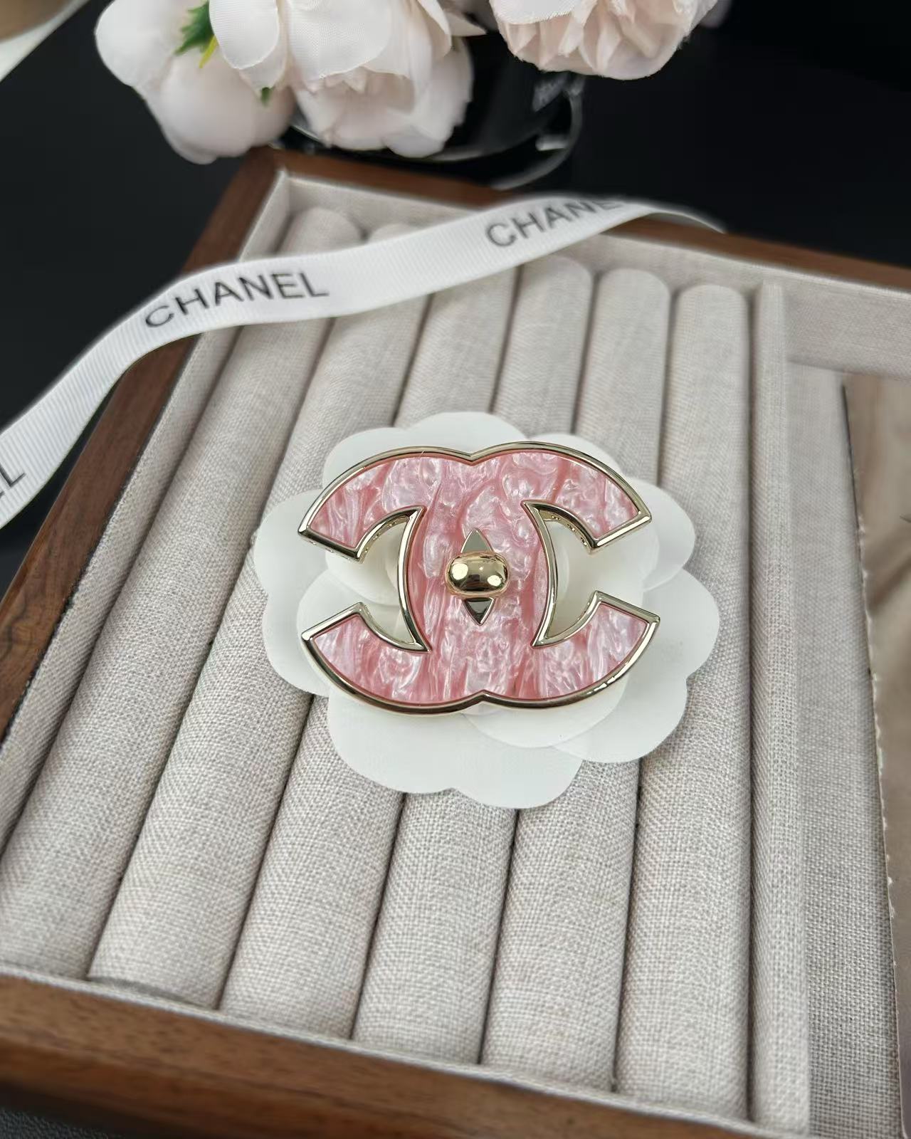 [LumiVibe]Pink Resin Classic Brooch 5cm