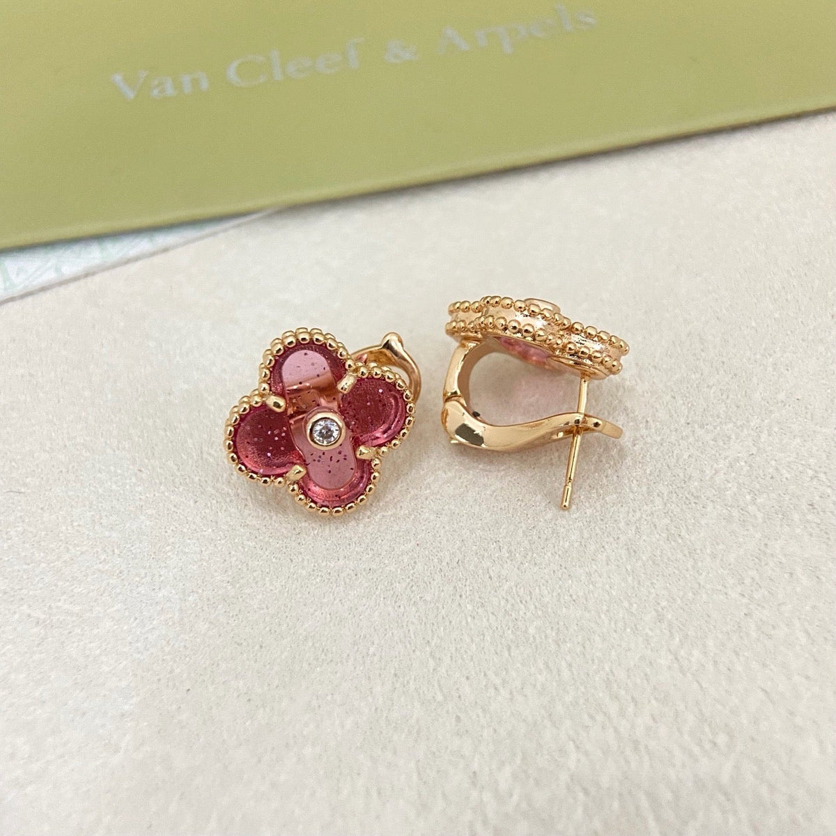 [Lumivibe]2026 NEW  CLOVER 1 MOTIFPINK ENAMEL STUD EARRINGS WITH DIAMONDS2