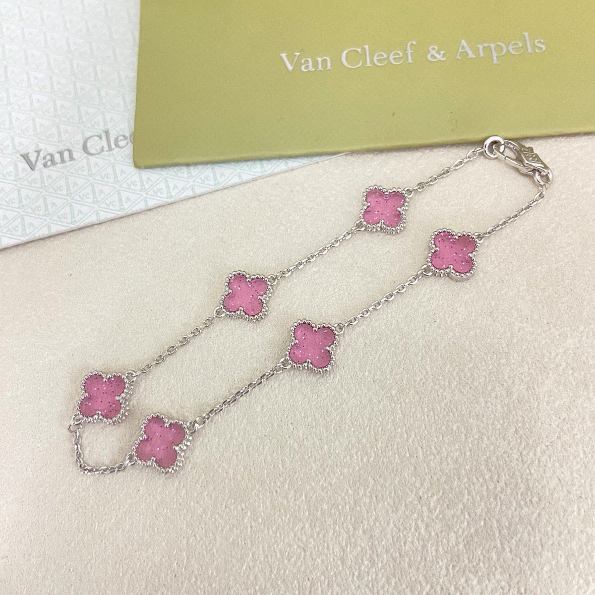 [Lumivibe]2026 NEW CLOVER 6 MOTIF BUBBLE PINK ENAMEL BRACELET