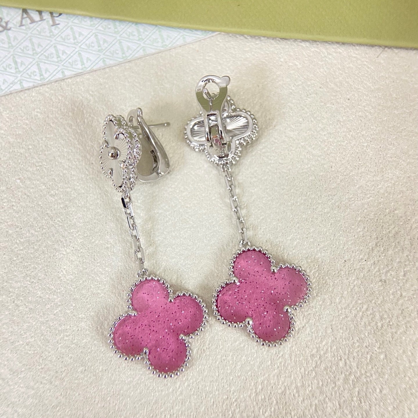 [Lumivibe]2026 NEW CLOVER 2 MOTIF  BUBBLE PINK ENAMEL