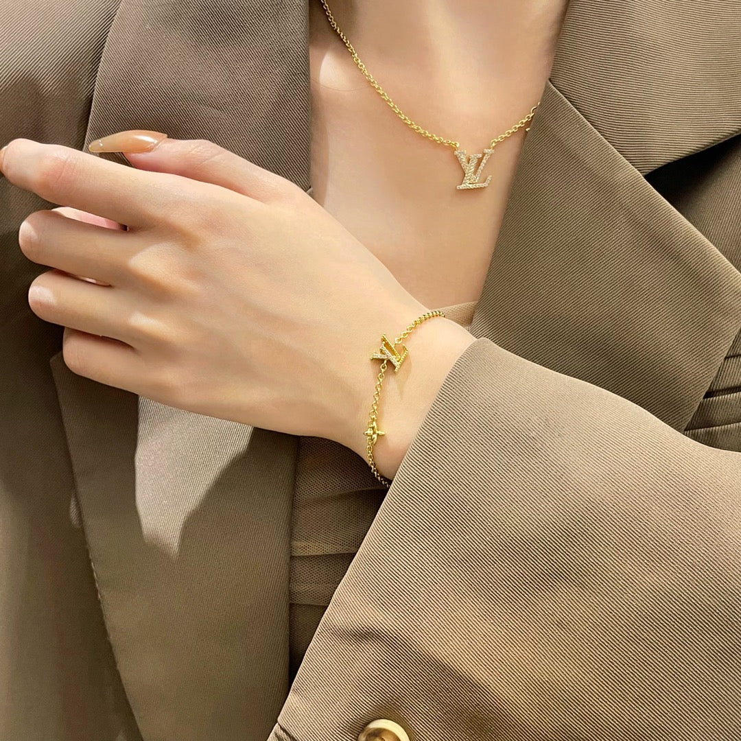 [LumiVibe]LOGO STAR MOTIF GOLD BRACELET