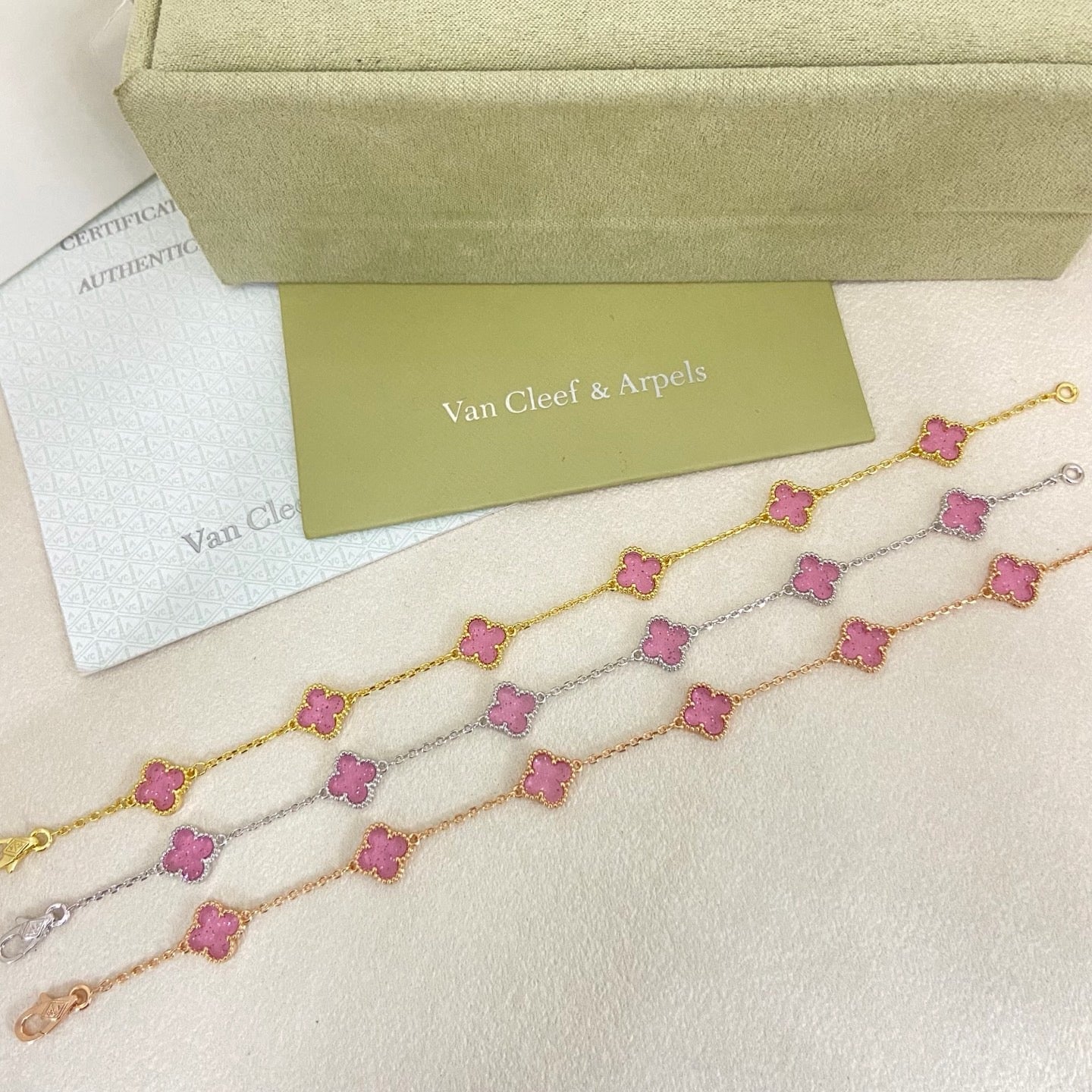 [Lumivibe]2026 NEW CLOVER 6 MOTIF BUBBLE PINK ENAMEL BRACELET