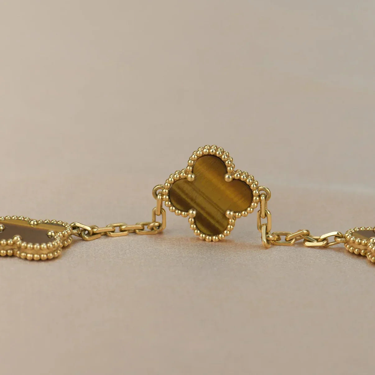 [LumiVibe] CLOVER 5 MOTIFS TIGER EYE BRACELET COLLECTION
