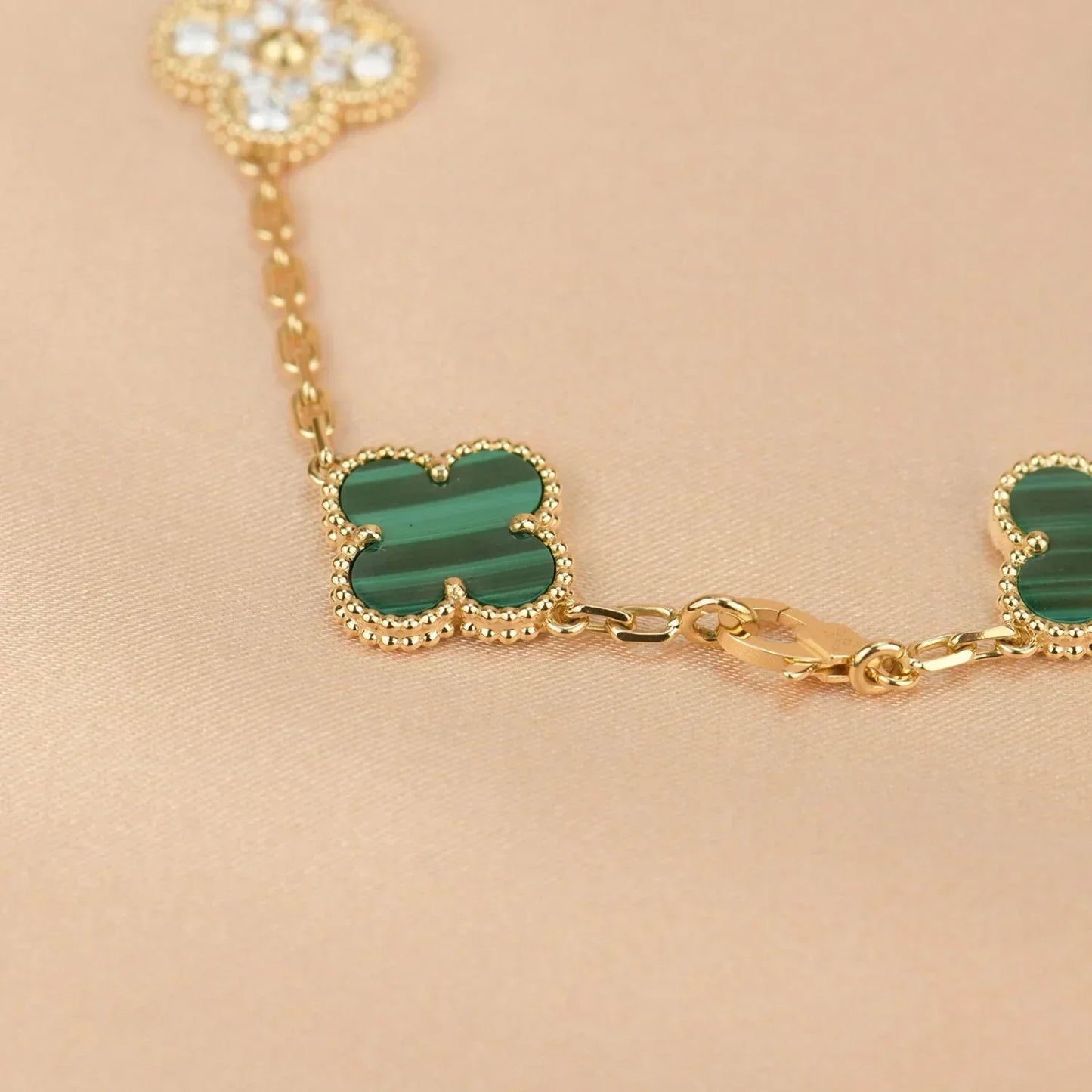 [LumiVibe] CLOVER 5 MOTIF MALACHITE BRACELET COLLECTION