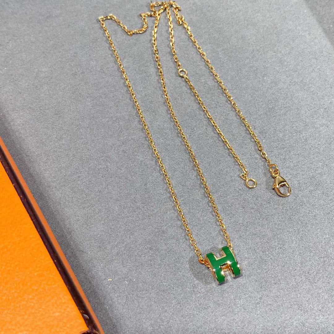 [LumiVibe]POP H GREEN NECKLACE SILVER AND GOLD