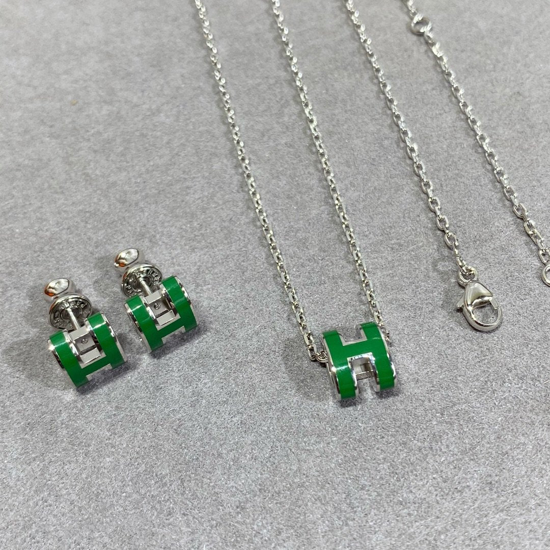 [LumiVibe]POP H GREEN NECKLACE SILVER AND GOLD