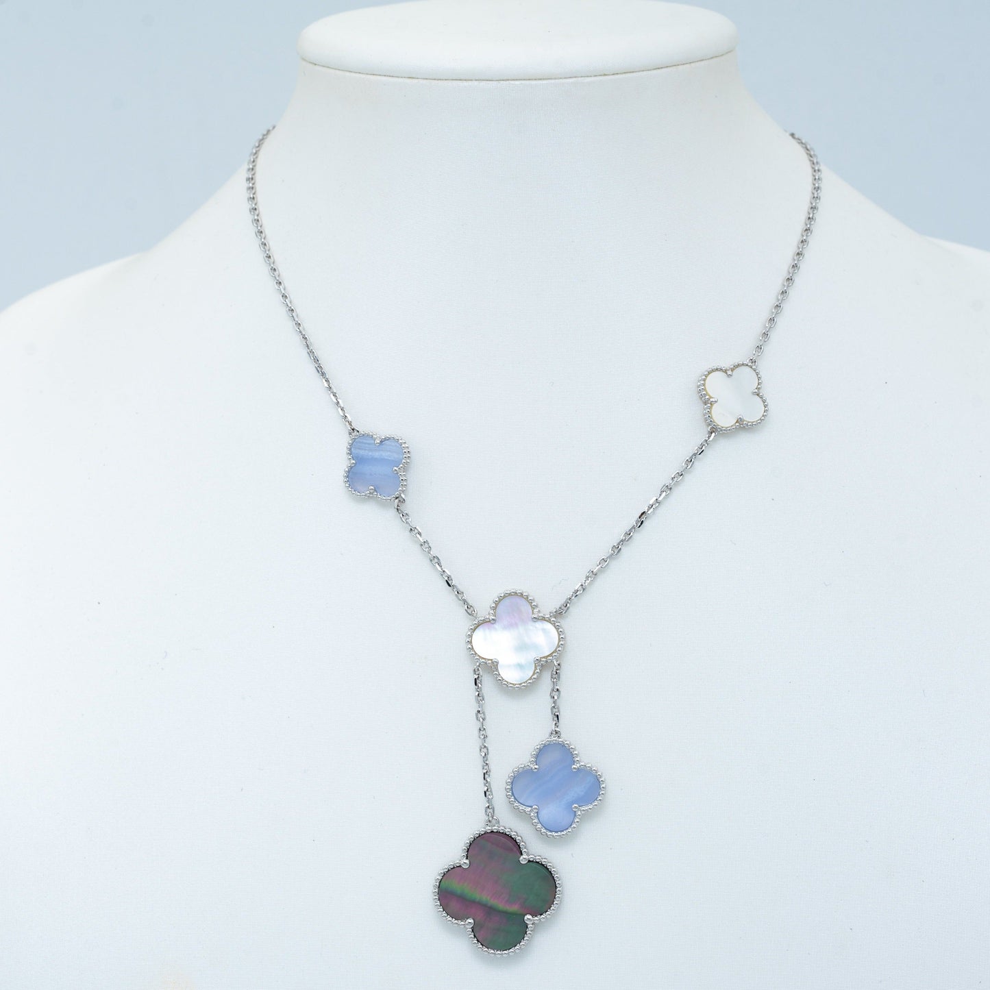 [LumiVibe]CLOVER MOP CHALCEDONY NECKLACE SILVER 6 MOTIF