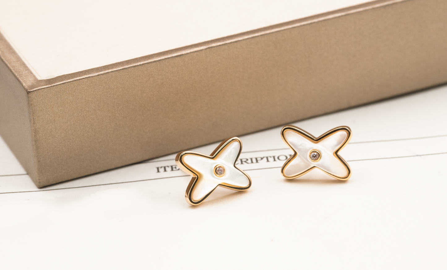 [LumiVibe]JEUX DE WHITE MOP PINK GOLD DIAMOND EARRINGS