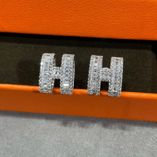 [LumiVibe]H STUD EARRINGS WITH SILVER DIAMONDS