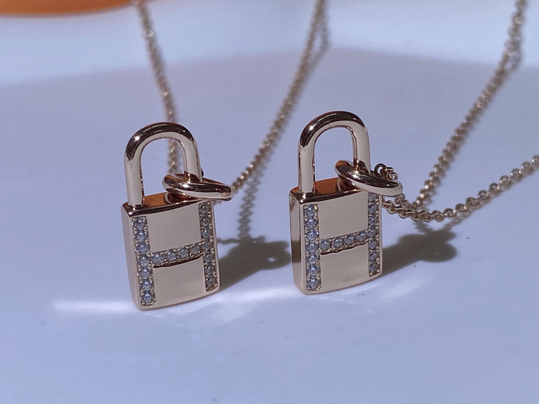 [LumiVibe]HM ADVANCED NICHE LOCK HEAD NECKLACE DIAMONDS