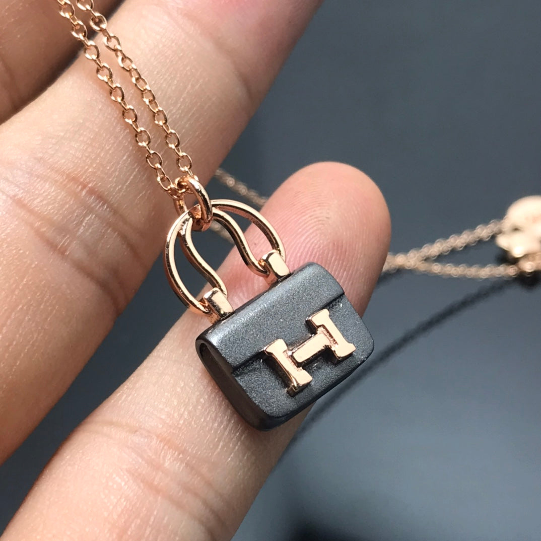 [LumiVibe]WOMEN'S HM AMULETTES CONSTANCE PENDANT NECKLACE