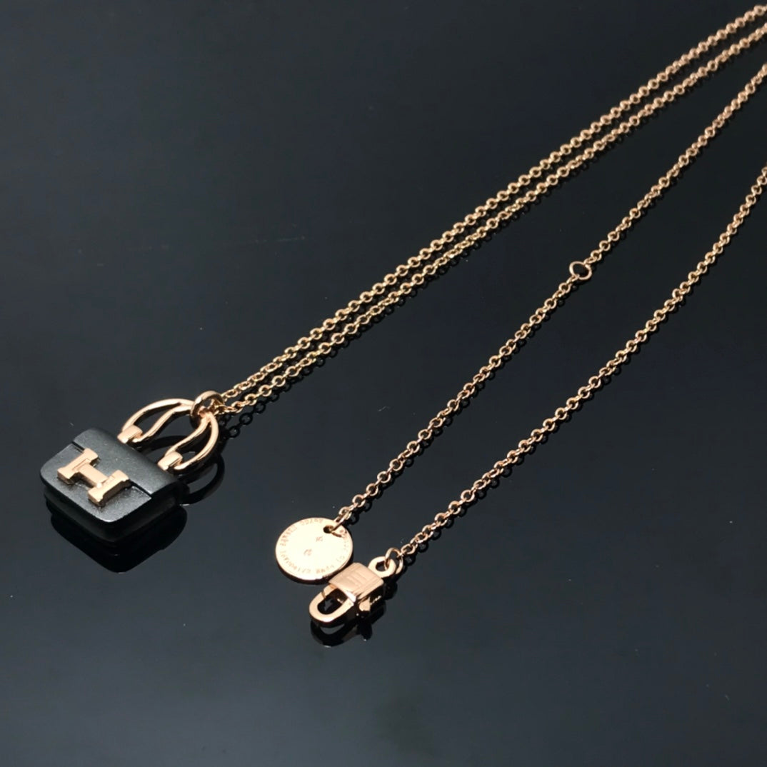 [LumiVibe]WOMEN'S HM AMULETTES CONSTANCE PENDANT NECKLACE