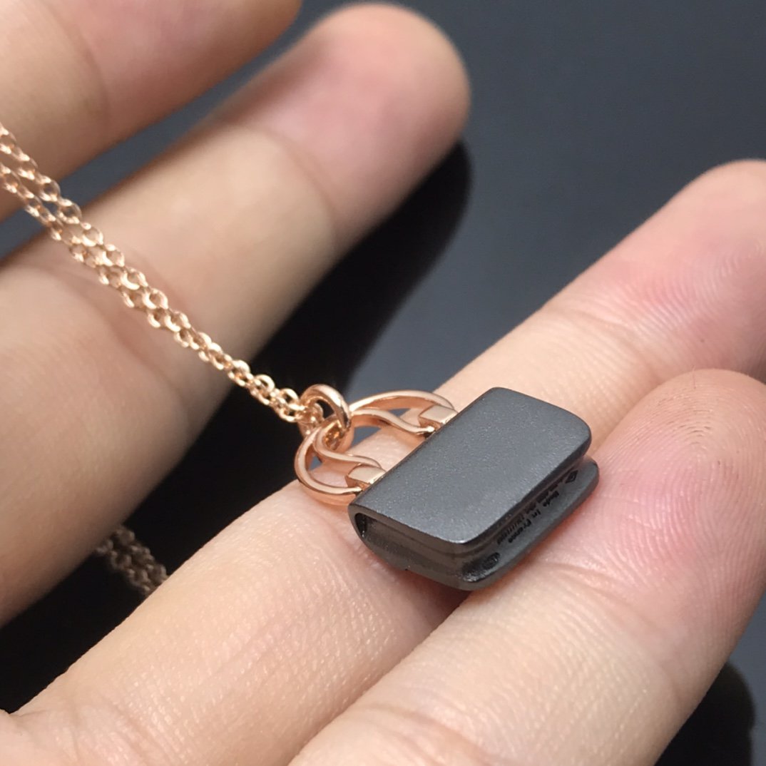 [LumiVibe]WOMEN'S HM AMULETTES CONSTANCE PENDANT NECKLACE