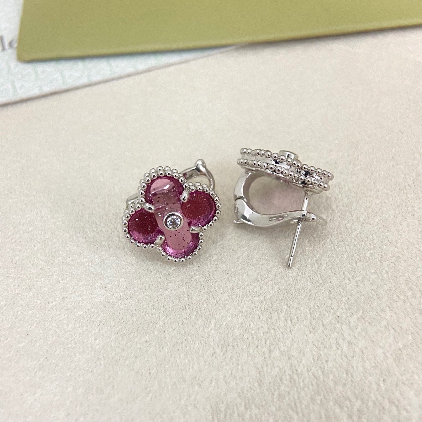[Lumivibe]2026 NEW  CLOVER 1 MOTIFPINK ENAMEL STUD EARRINGS WITH DIAMONDS2