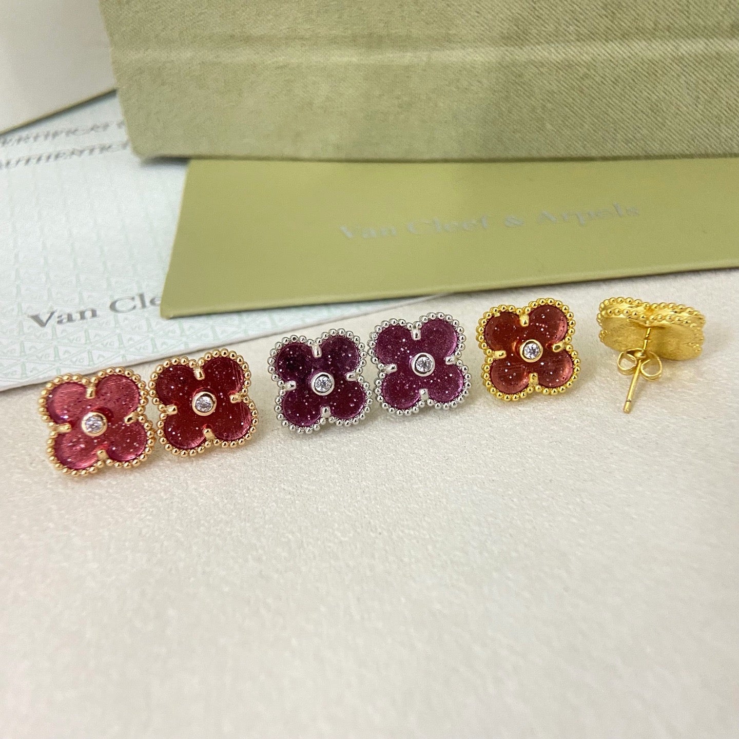 [Lumivibe]2026 NEW  CLOVER 1 MOTIFPINK ENAMEL STUD EARRINGS WITH DIAMONDS