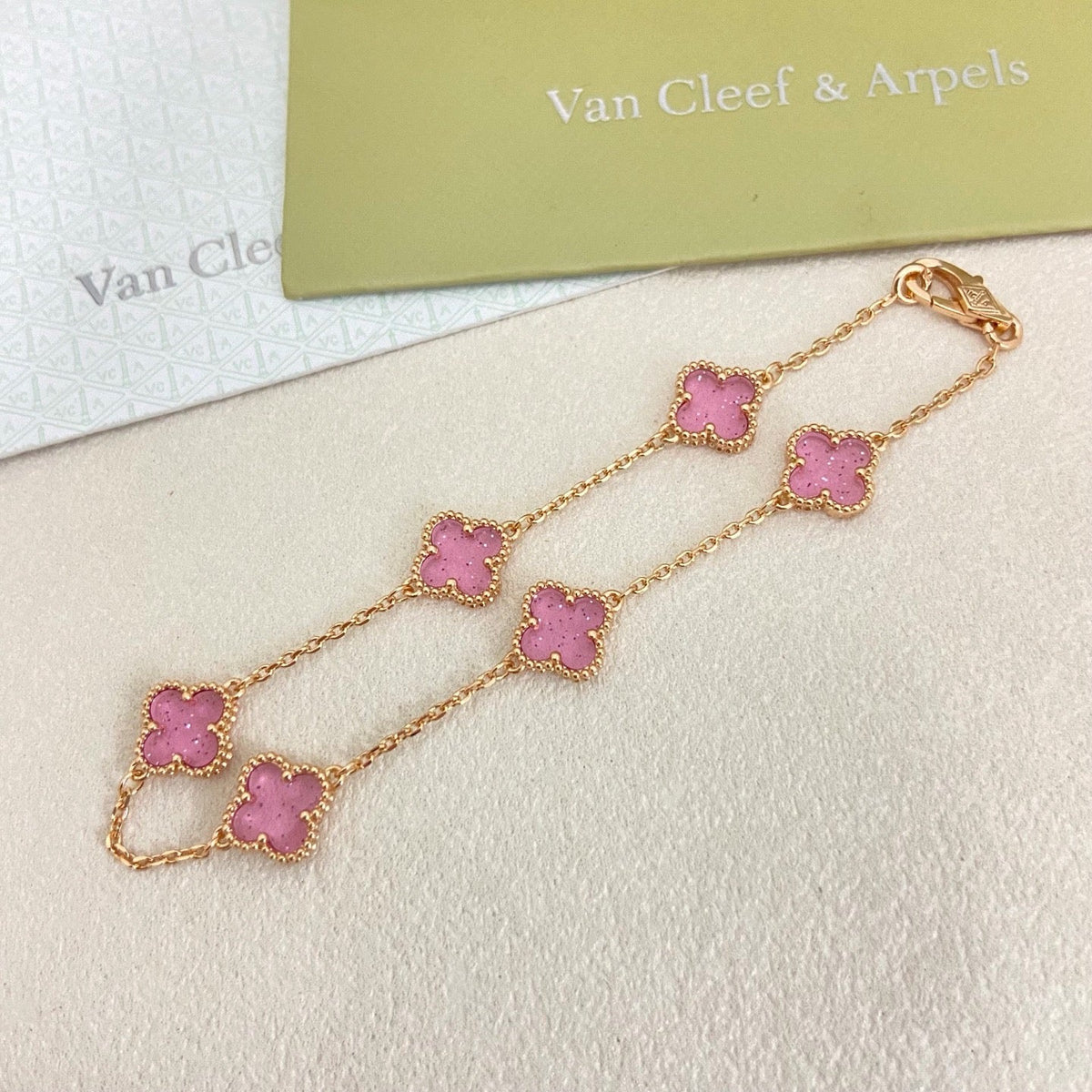 [Lumivibe]2026 NEW CLOVER 6 MOTIF BUBBLE PINK ENAMEL BRACELET