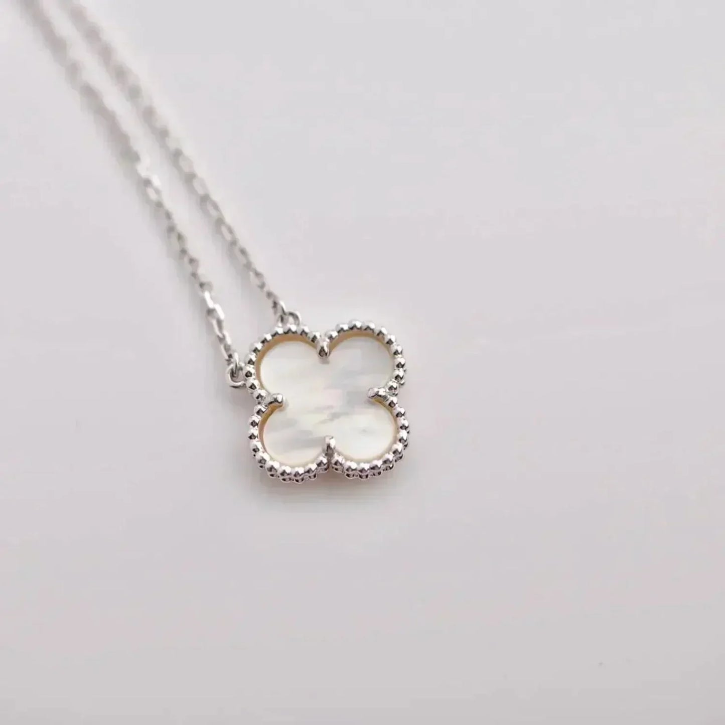 [LumiVibe]CLOVER  15MM WHITE MOTHER-OF-PEARL SILVER