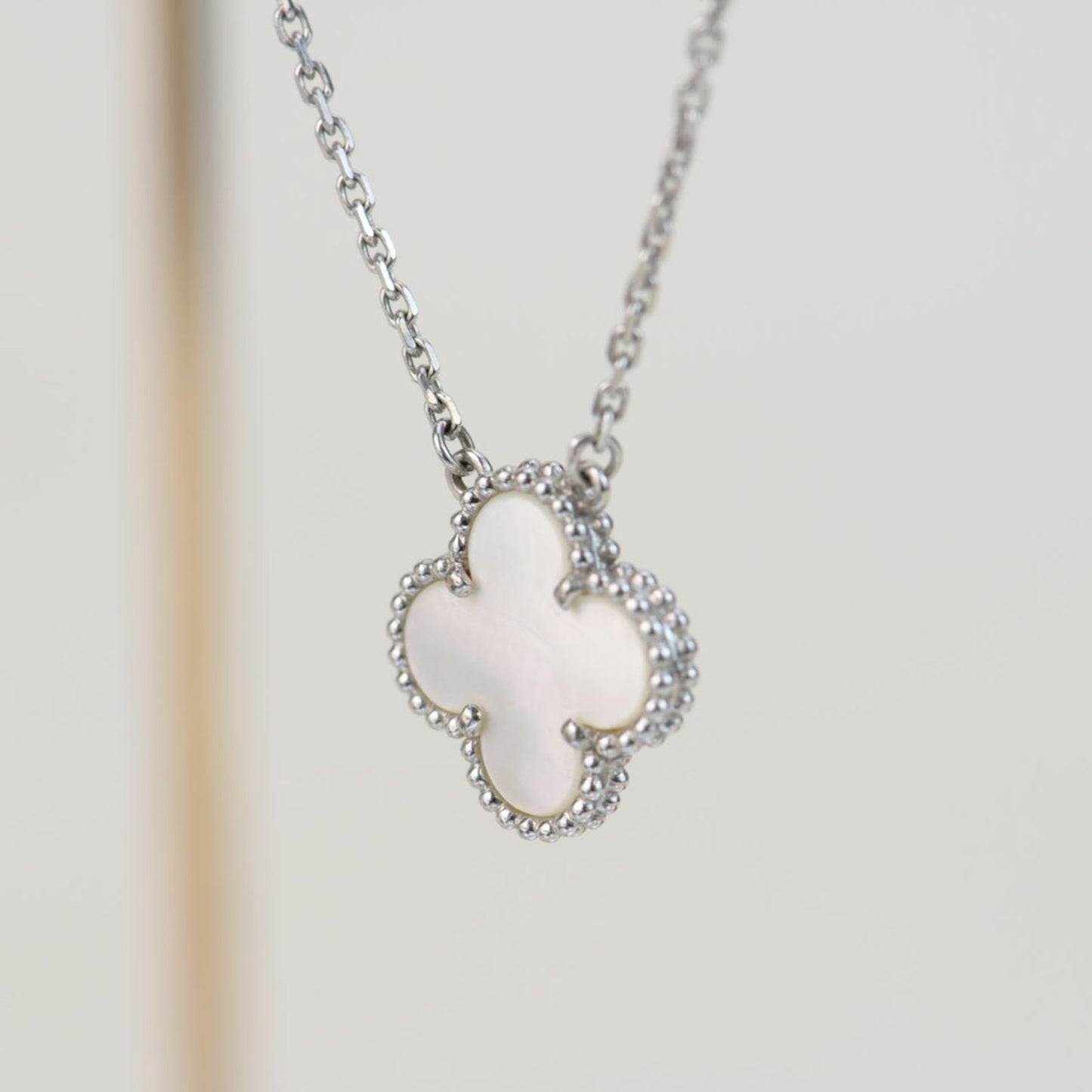 [LumiVibe]CLOVER  15MM WHITE MOTHER-OF-PEARL SILVER